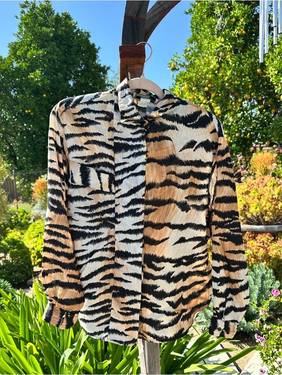 Diane Von Furstenberg Tops - Vintage DVF Diane von furstenberg Tiger print Striped button down Blouse 🐯sz 10